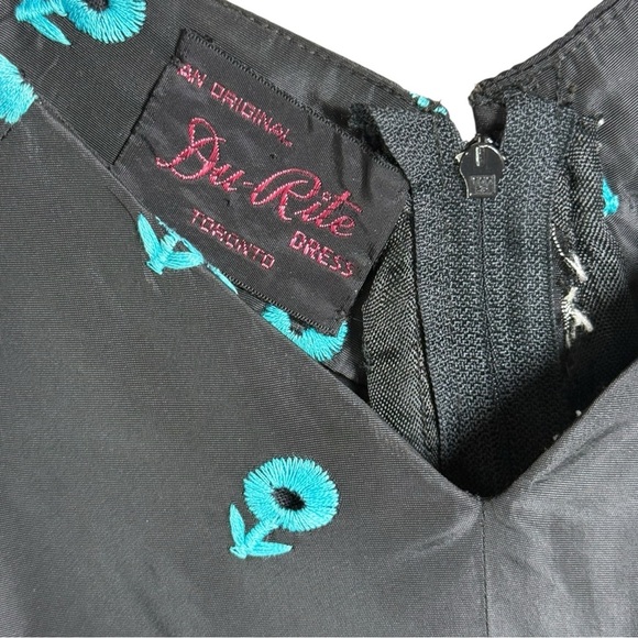 Vintage 50s Fit & Flare Dress - Black w Teal Floral Embroidery - XS/S Du-Rite - Picture 8 of 11